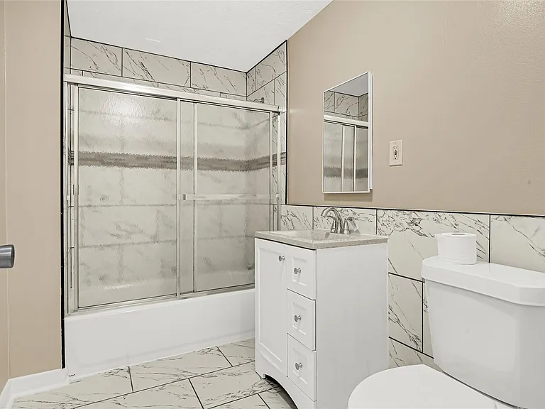 305 N Live Oak St — Photo 11