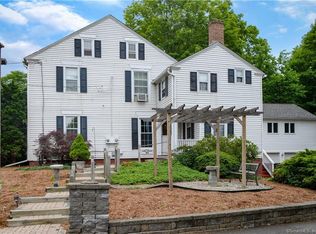 1052 East St S, Suffield, CT 06078