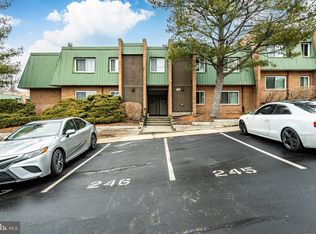 909 Meadowview Ln #909, Mont Clare, PA 19453