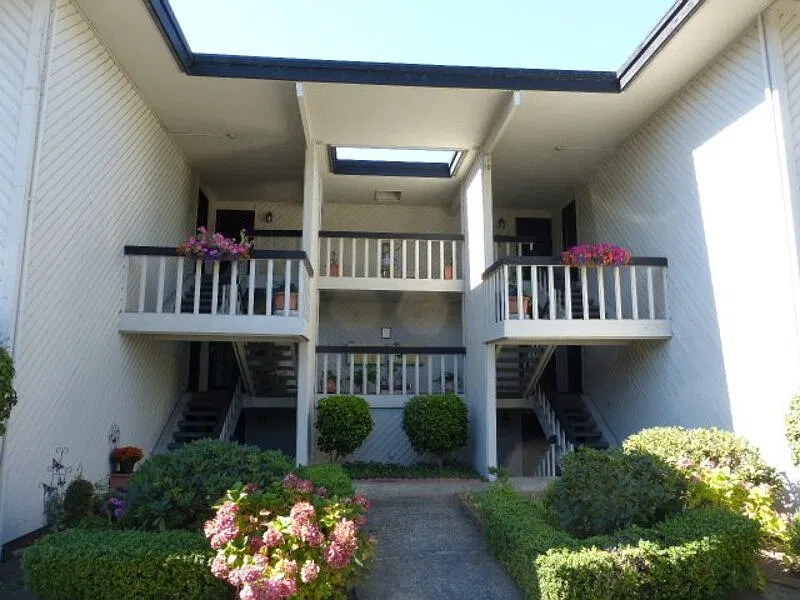 6627 Lakeview Dr — Photo 3
