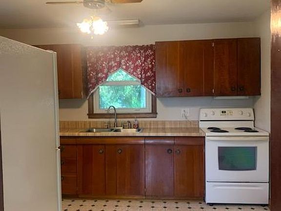 4th image of 1250 Thomas Ln