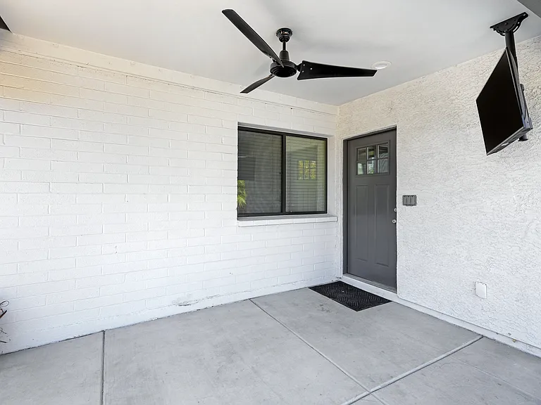 2500 E Hermosa Dr — Photo 36