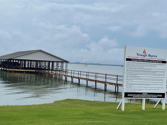 3rd image of LOT 49 With Boat Sli 12 Triangle Shrs