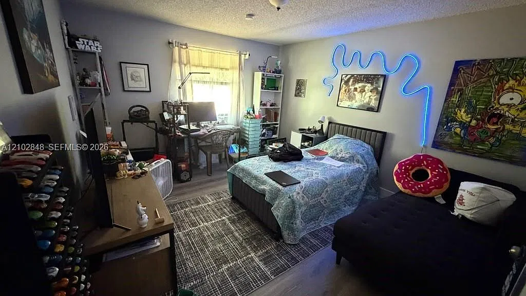 3 bed, 2.0 bath, 2062 sqft, $3,500 — Photo 3