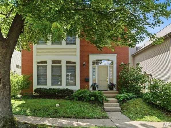 911 Morehouse Ln, Saint Louis, MO 63130