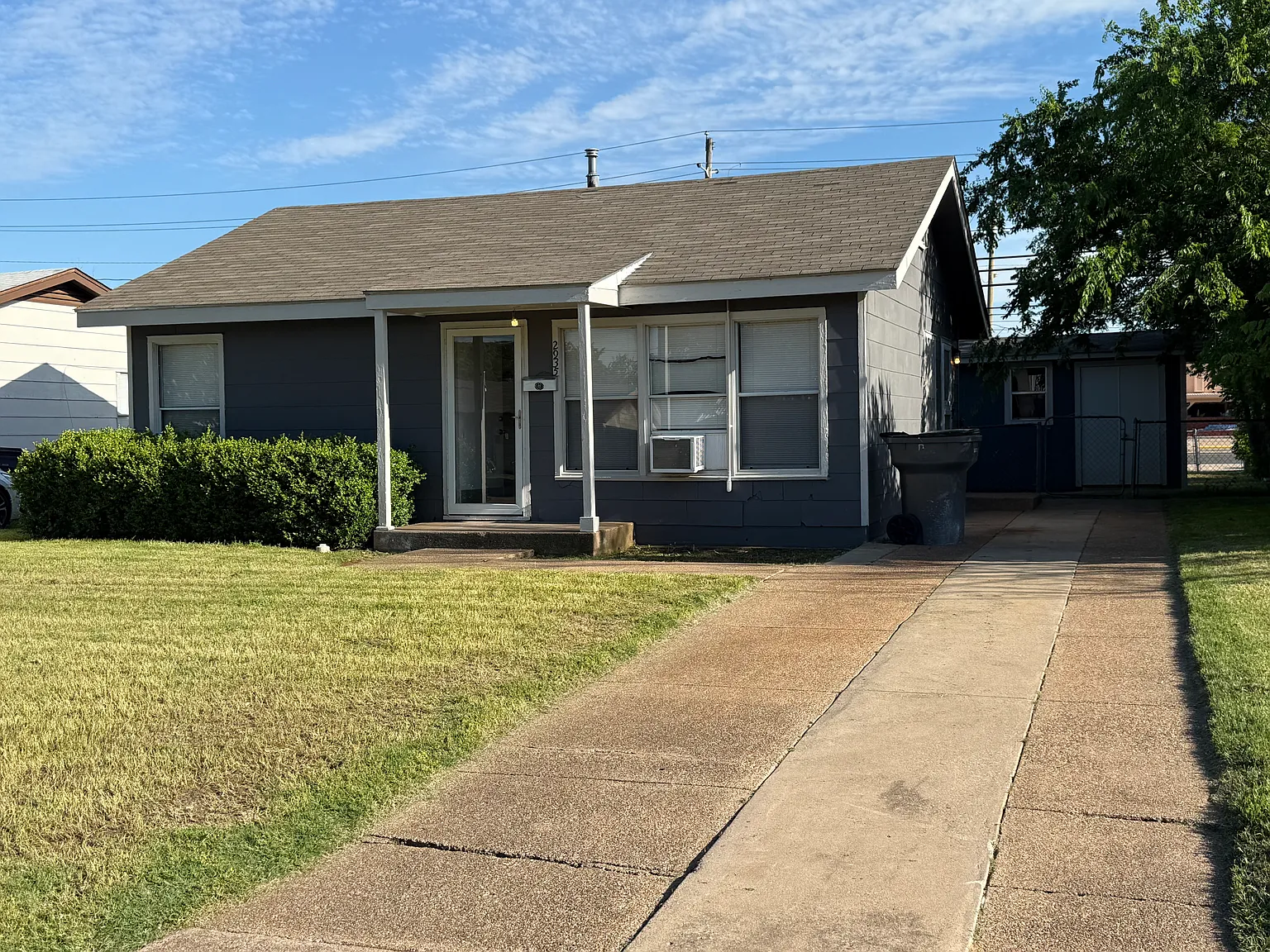 2 bed, 925 sqft, $1,100 — Photo 1