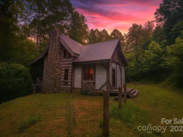 459 Old Yellow Mountain Rd, Marion, NC 28752