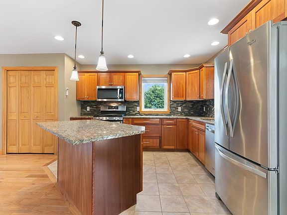 4th image of 171 Buttonwood Drive