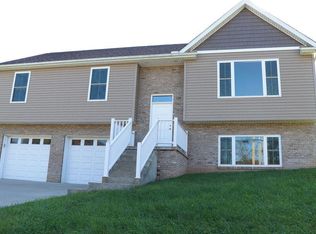 28 Emerson Rd, Moundsville, WV 26041