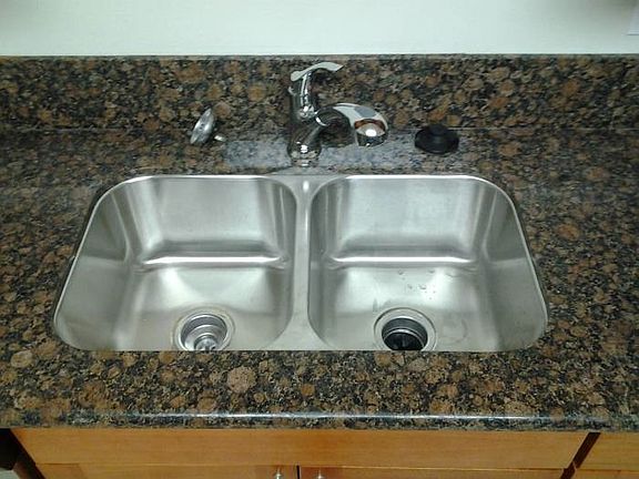 Double sink w/ disposal