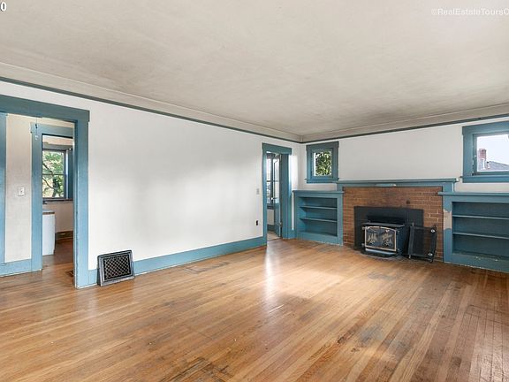 2nd image of 4016 NE 44th St