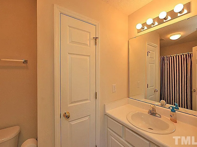 102 College Ave — Photo 23