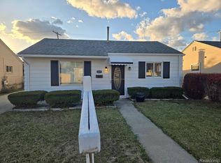 28319 Waverly St, Roseville, MI 48066