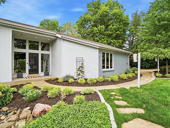 3rd image of 878 Squire Oaks Dr