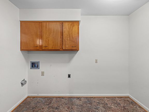 5th image of 6888 Midway Rd