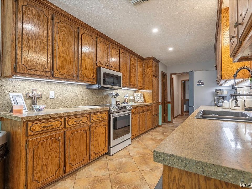 208 Spruce St, Prattville, AL 36067 Zillow