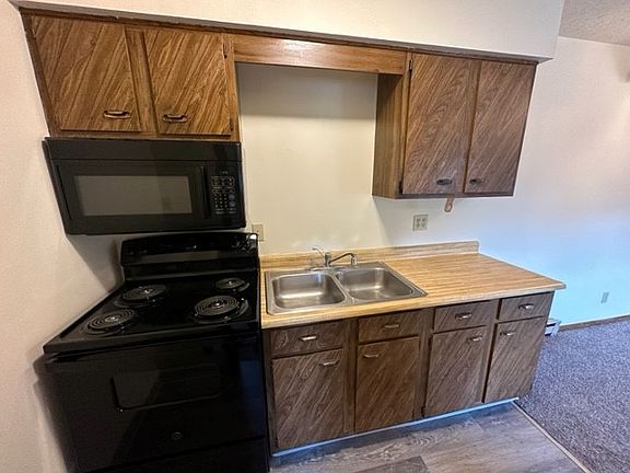 5th image of 4156 Applewood Ln APT 5