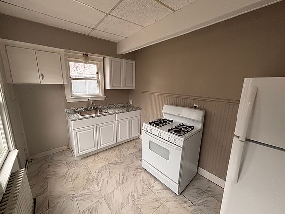 2nd image of 1558 Elmwood Ave #4