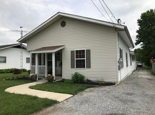 605 W Broadway Blvd, Johnston City, IL 62951