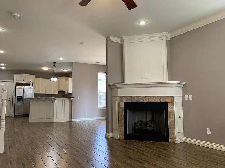 4156 W Bradstreet Ln — Photo 2