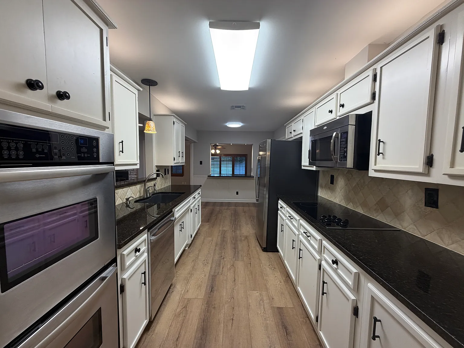 4 bed, 2274 sqft, $2,400 — Photo 3