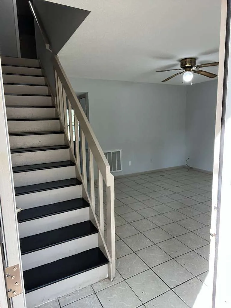 2 bed, 1000 sqft, $1,400 — Photo 3
