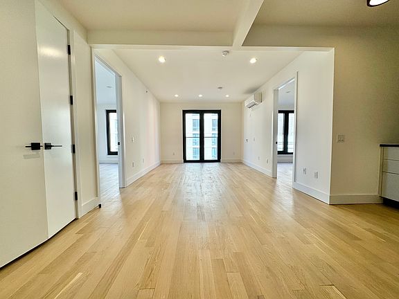 2nd image of 260 Gold St #714G