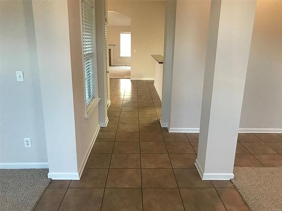 3rd image of 401 Stoneybrooke Way