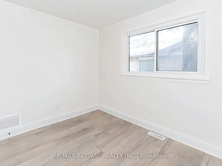 457 Woodward Ave N — Photo 39