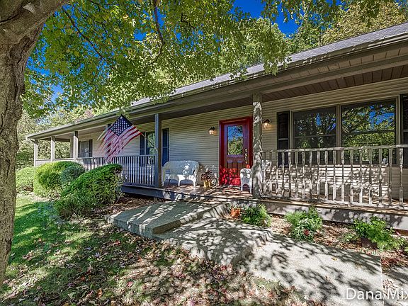 3rd image of 6365 Pyramid Ln NE
