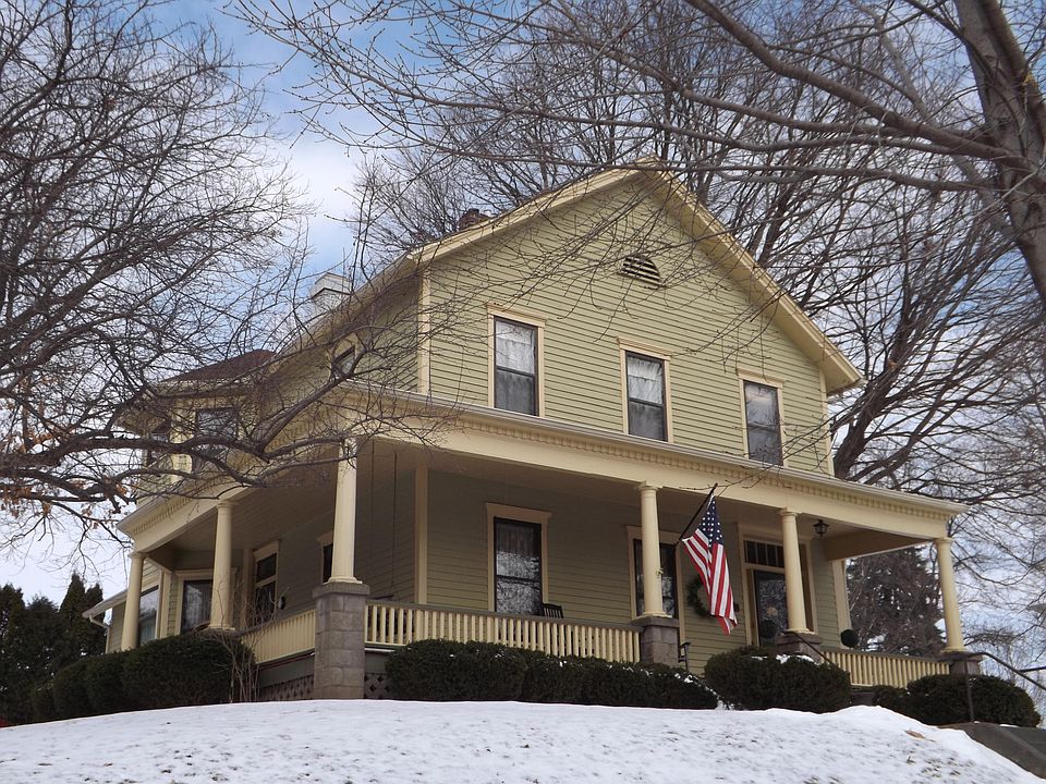 1st image of 617 E 9th St