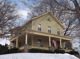 617 E 9th St, Muscatine, IA 52761