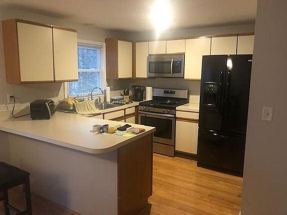 2nd image of 3 Gleneagle Dr