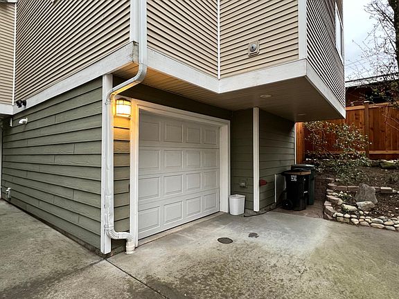 2nd image of 3515 NE 130th St Unit D