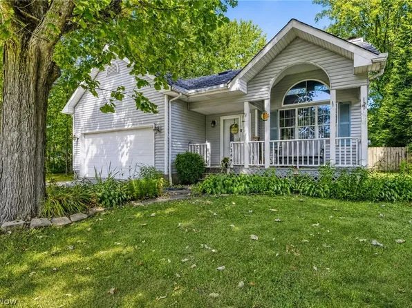 1355 Lake Vue Dr, Roaming Shores, OH 44085