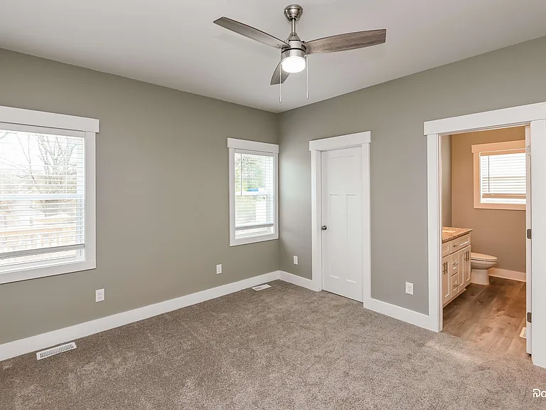 154 McKinnon Ave NE — Photo 14