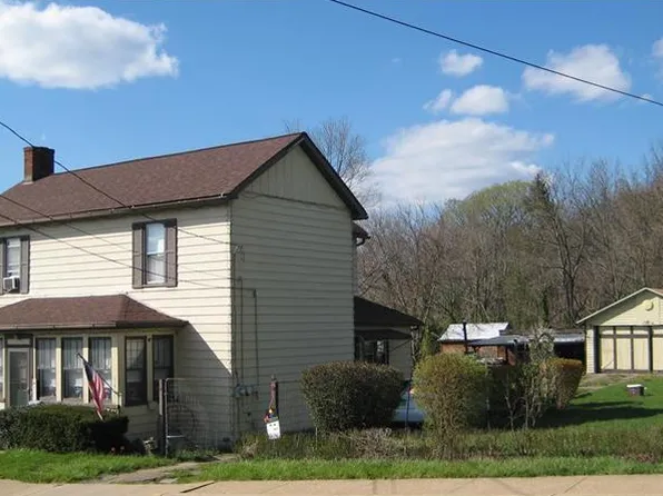 933 Scott Ave, Jeannette, PA 15644