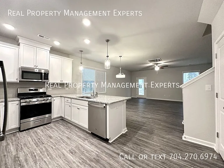 8197 McCormick St — Photo 6
