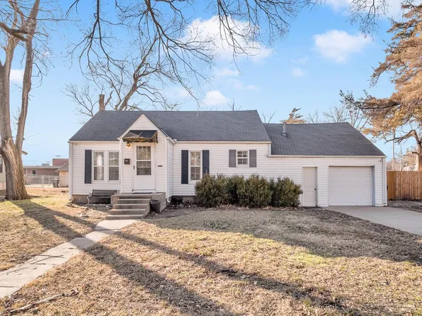 611 Chestnut St, Halstead, KS 67056