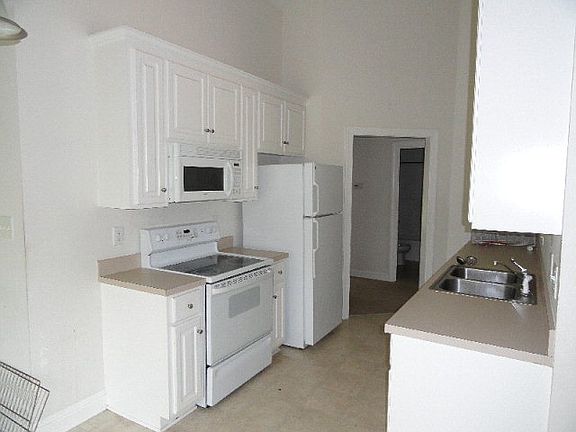 3rd image of 1121 Crescent Meadows Dr