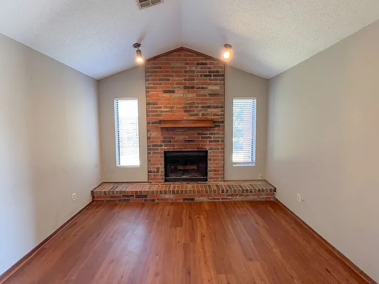 1303 N Fretz Ave — Photo 4