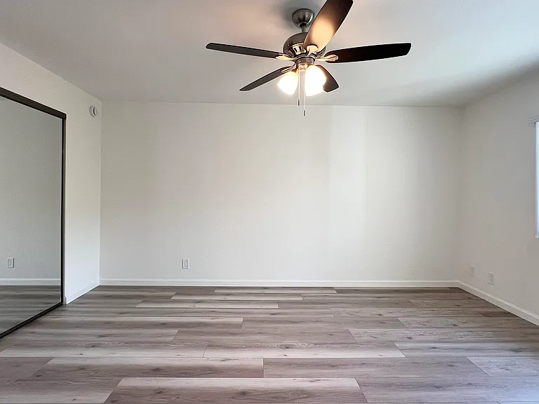 134 S Western Ave #10 — Photo 24