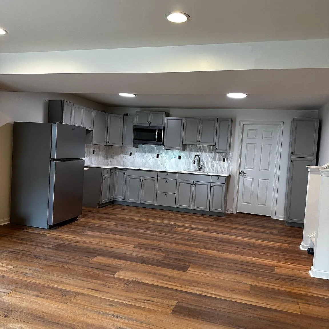 2 bed, 3556 sqft, $1,800 — Photo 4
