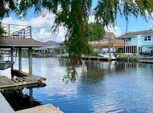 239 Barracuda St, Bayou Vista, TX 77563