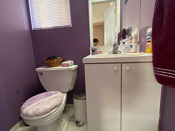 1/2 Bathroom