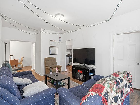 3rd image of 6565 N Lakewood Ave #6573-3