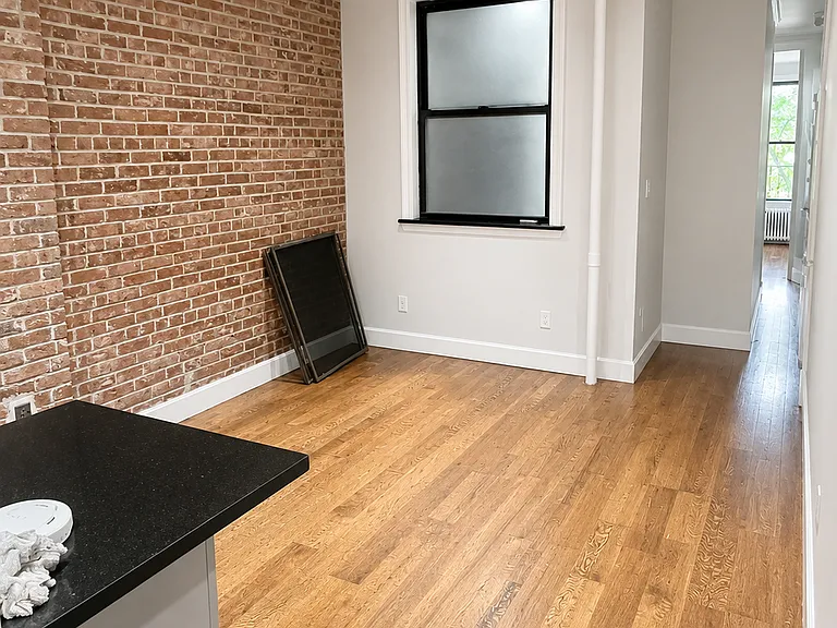 434 W 52nd St #7 — Photo 3