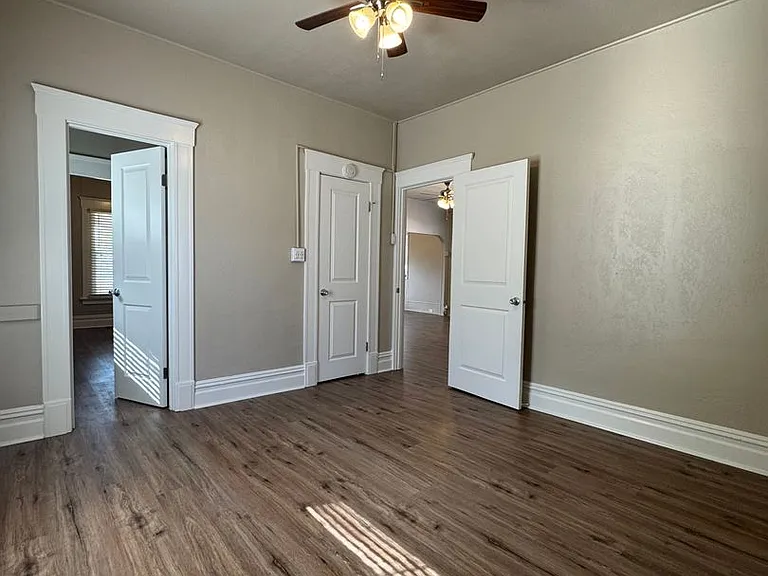 513 E Walnut St — Photo 20