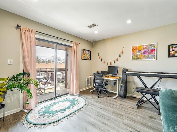3rd image of 625 Sharon Garden Ct