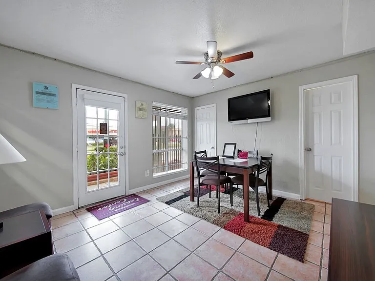 Pelican Pointe — Photo 6